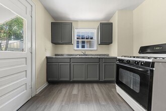 577 Eastland Ave in Akron, OH - Building Photo - Building Photo