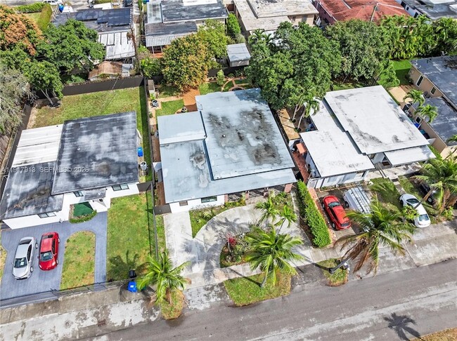 161 SW 52nd Ct in Coral Gables, FL - Foto de edificio - Building Photo