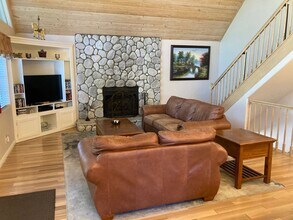 1050 Carousel Rd in Lake Arrowhead, CA - Building Photo - Building Photo