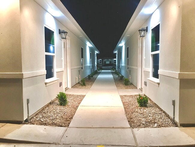 4904 N Winona Dr in Pharr, TX - Foto de edificio - Building Photo