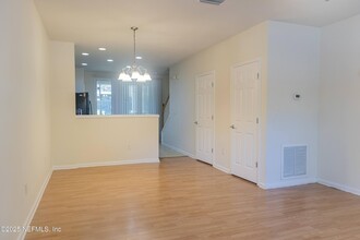 8087 Summerside Cir in Jacksonville, FL - Building Photo - Building Photo