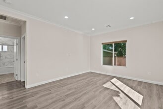 6715 Cedros Ave, Unit 6715 Cedros in Van Nuys, CA - Foto de edificio - Building Photo