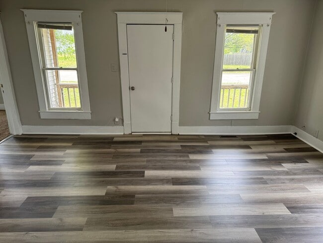 1224 N Cottonwood St in Iola, KS - Building Photo - Building Photo