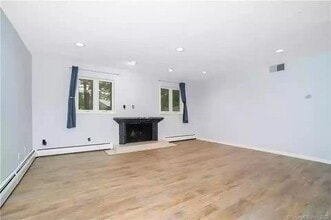 7 Staunton Ct in Farmington, CT - Foto de edificio - Building Photo