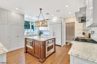 65 S Mountain Ave in Montclair, NJ - Building Photo - Building Photo