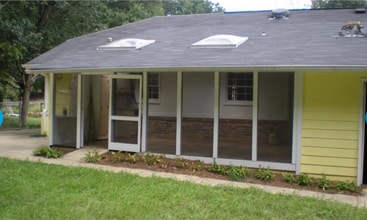 5936 Hammond Dr in Norcross, GA - Foto de edificio - Building Photo