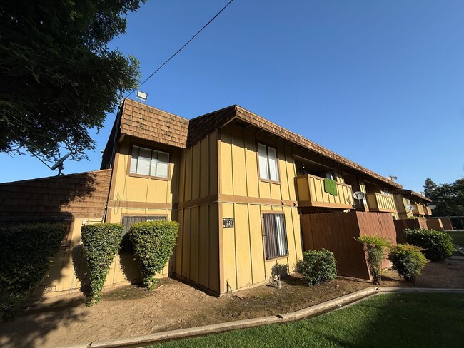 property at 1221 N Peach Ave
