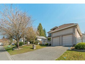 8118-153A 153a St in Surrey, BC - Building Photo