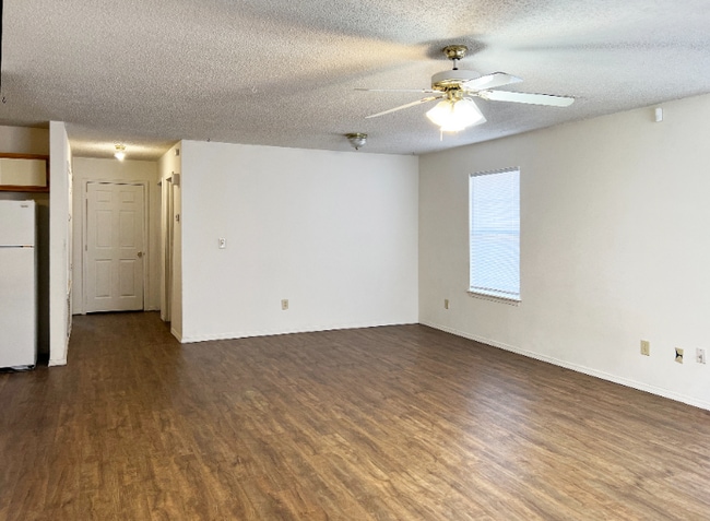 5900 Samantha St, Unit B in Fayetteville, AR - Foto de edificio - Building Photo