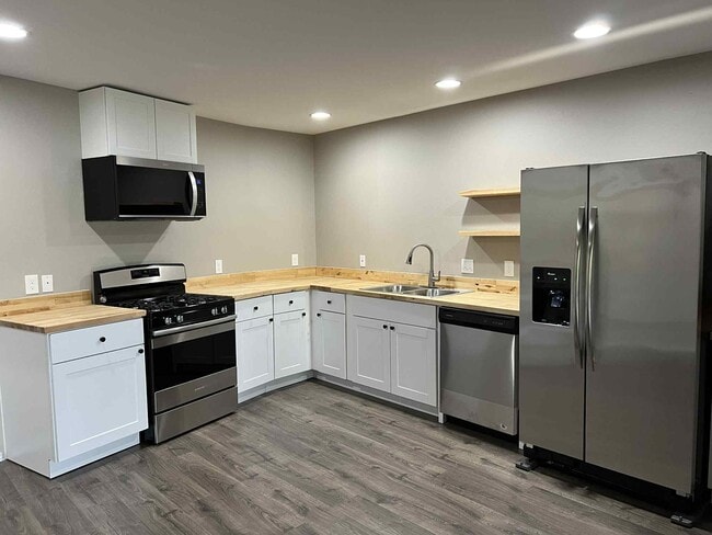 1645 NE Grandview Blvd, Unit A in Keyport, WA - Building Photo - Building Photo