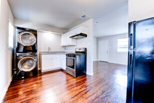 5513 Cavalcade St in Houston, TX - Building Photo