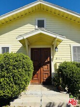 2666 Cimarron St in Los Angeles, CA - Foto de edificio - Building Photo