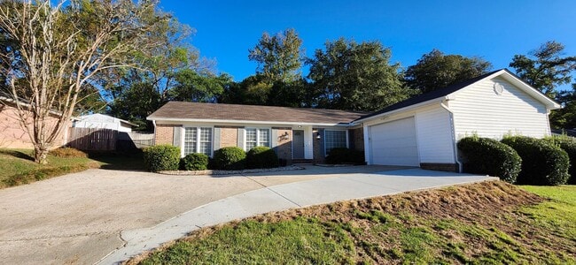 3823 Chris Dr