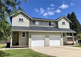 8007 Cirque Dr W in University Place, WA - Foto de edificio - Building Photo