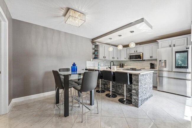 2424 24th Way in West Palm Beach, FL - Building Photo - Building Photo
