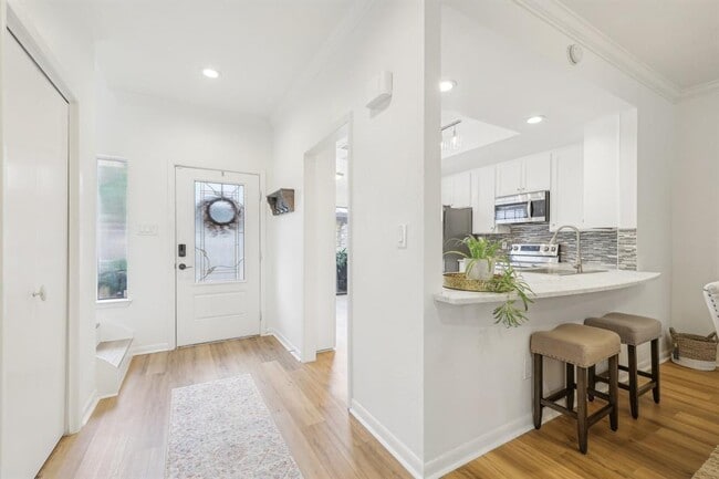 2201 Lakeway Blvd in Lakeway, TX - Building Photo - Building Photo