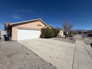 5501 Summer Ridge Rd NW in Albuquerque, NM - Building Photo - Building Photo