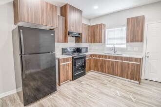 905 W Sunset Valley St in Alton, TX - Building Photo - Building Photo