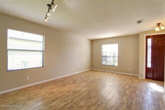 1233 Bolle Cir in Rockledge, FL - Foto de edificio - Building Photo