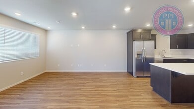 875 Eaden St in Woodburn, OR - Building Photo - Building Photo