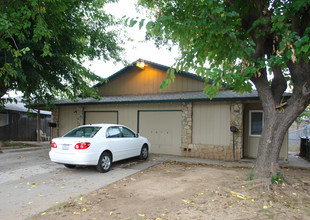 9070-9072 Salmon Falls Dr in Sacramento, CA - Building Photo - Building Photo