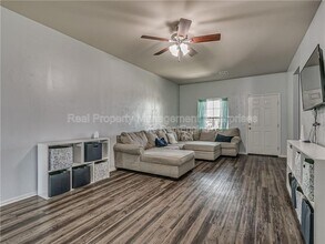 1912 Autumn Way in Mustang, OK - Building Photo - Building Photo