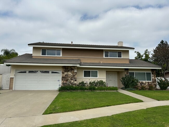 property at 1393 Scotch Cir