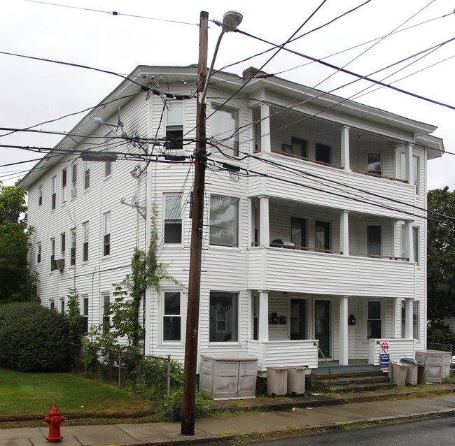 271-273 Coe St in Woonsocket, RI - Foto de edificio - Building Photo