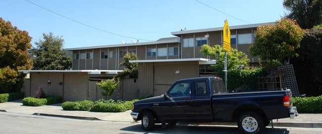 1122 S 57th St in Richmond, CA - Building Photo - Building Photo