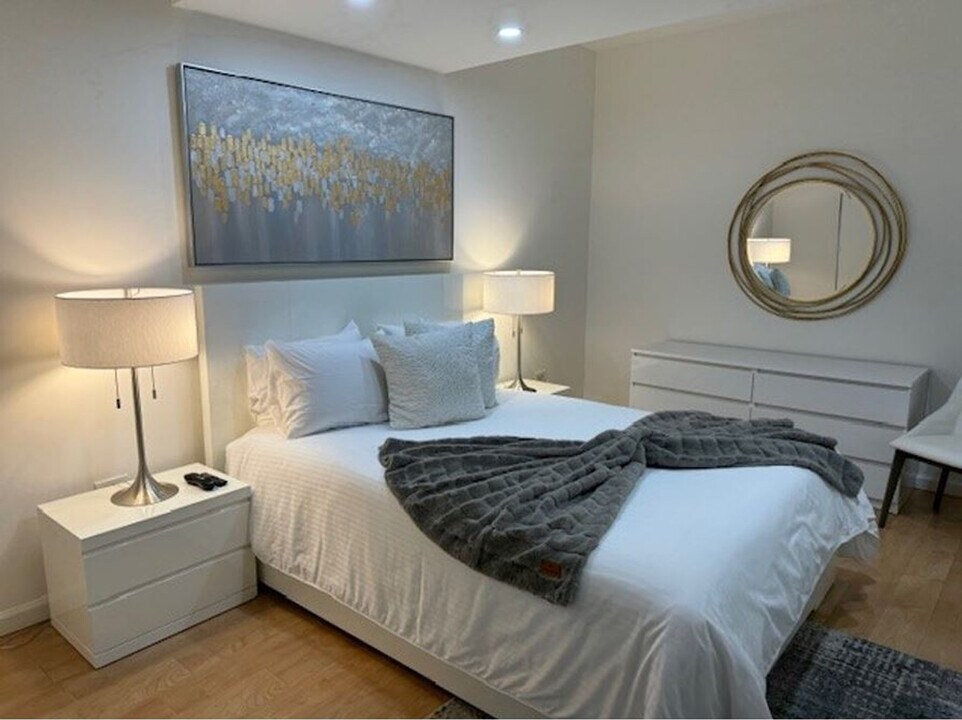 5 E 75th St in New York, NY - Building Photo