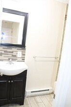 18 Pacific St-Unit -1 in Rockland, MA - Foto de edificio - Building Photo