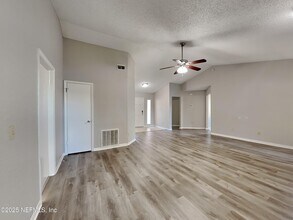 7058 Star Rush Dr in Jacksonville, FL - Building Photo - Building Photo
