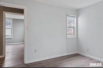 1127 N 6th St in Springfield, IL - Foto de edificio - Building Photo