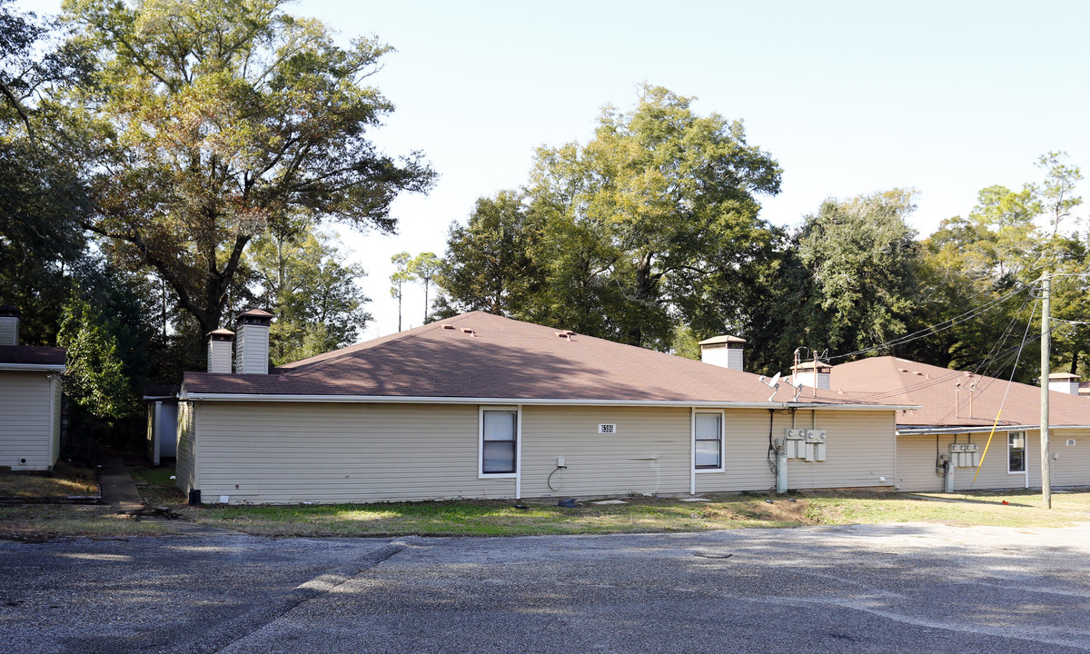 Benjamin Oaks Apartment in Pensacola, FL - Building Photo