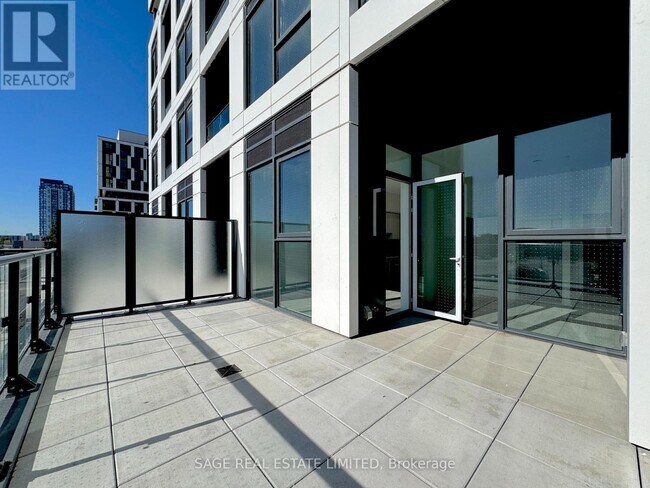 1007 The Queensway in Toronto, ON - Building Photo - Building Photo