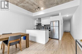 95 Bathurst St in Toronto, ON - Building Photo - Building Photo