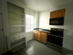 101 Wickham Ave in Middletown, NY - Building Photo - Building Photo