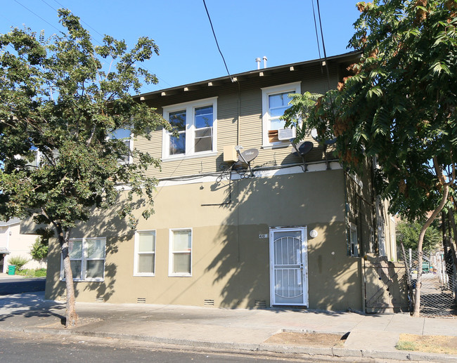 401 E Clay St in Stockton, CA - Building Photo - Building Photo