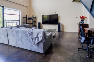 400 E Main St in Louisville, KY - Building Photo - Building Photo