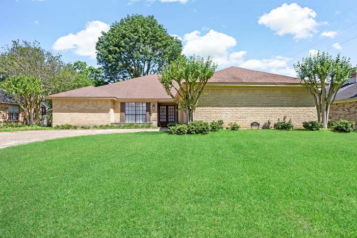 6920 Westgate Dr in Beaumont, TX - Building Photo