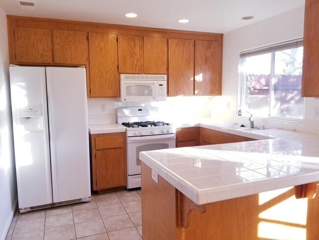 2490 Halsey Cir in Davis, CA - Building Photo - Building Photo