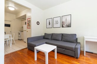 300 E 82nd St in New York, NY - Building Photo - Building Photo