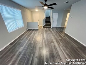 5434 Spring Walk in San Antonio, TX - Building Photo - Building Photo