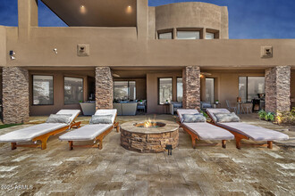 10004 E Santa Catalina Dr in Scottsdale, AZ - Foto de edificio - Building Photo