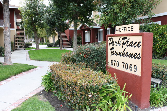Park Place Townhomes in Buena Park, CA - Foto de edificio - Building Photo