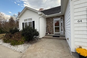 64 Mark Dr in Agawam, MA - Building Photo - Building Photo