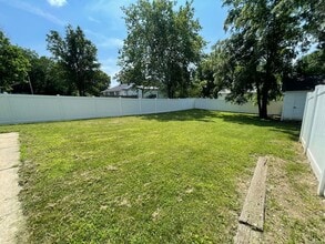 990 W Cherry St in Troy, MO - Building Photo - Building Photo