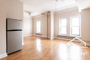 948 W Cuyler Ave, Unit 1W in Chicago, IL - Building Photo