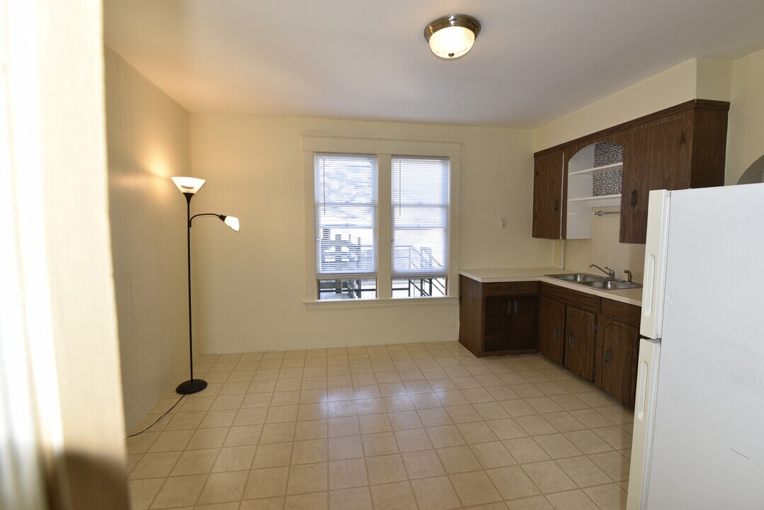 821 6th St NW, Unit #2 South in Grand Rapids, MI - Building Photo