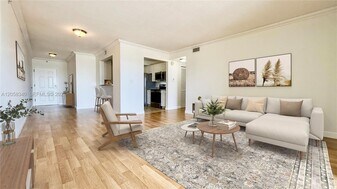 900 SW 8th St in Miami, FL - Building Photo